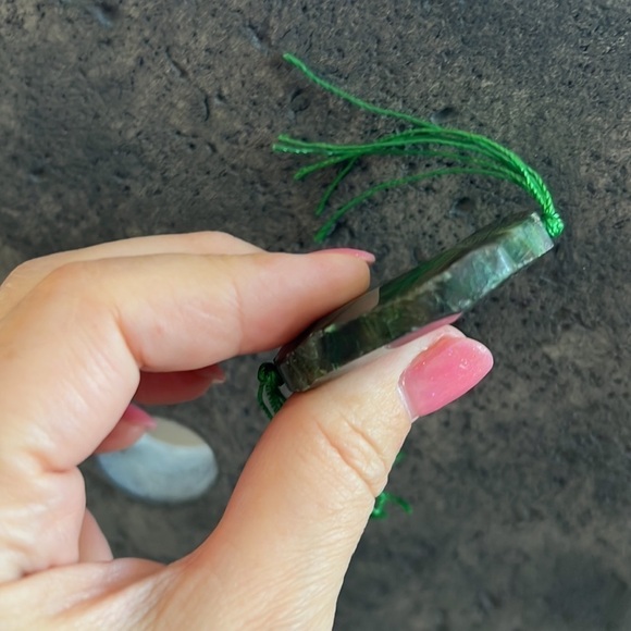 Natural Agathe green stone faceted,ap 2”x1 1/2”flat.Pocket stone,stress relief - Picture 4 of 10